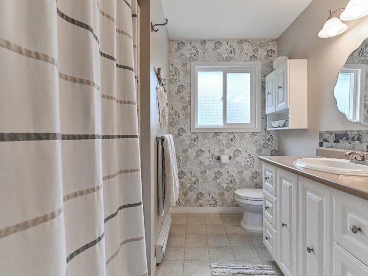 3176 Old Clayburn Road, Abbotsford, BC, V2S 4H3 - 21