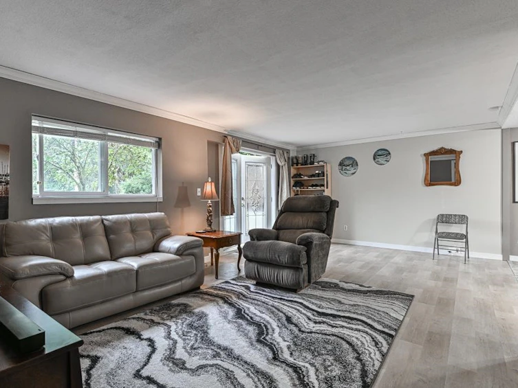 3176 Old Clayburn Road, Abbotsford, BC, V2S 4H3 - 35