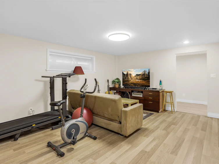 7682 Hilda Street, Burnaby, BC, V3N 3H7 - 24