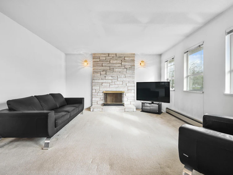 8237 Montcalm Street, Vancouver, BC, V6P 4P4 - 5