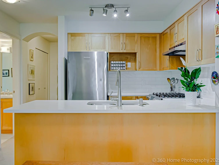 302-1868 W 5th Avenue, Vancouver, BC, V6J 1P3 - 2