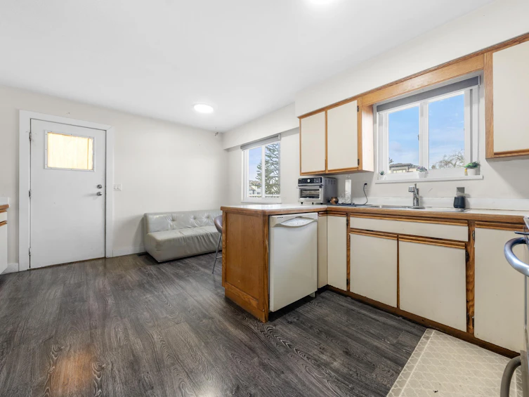 12630 90 Avenue, Surrey, BC, V3V 6H7 - 12