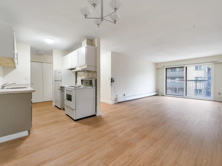 209-6420 Buswell Street, Richmond, BC, V6Y 2E9 - 3