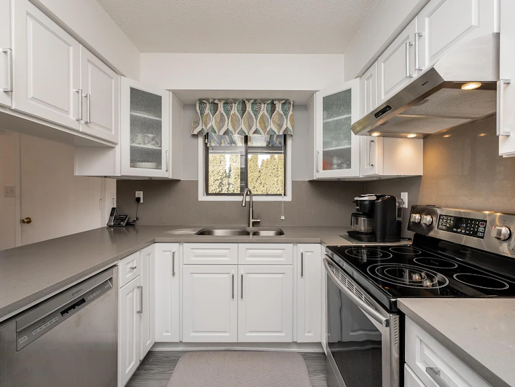2401 Scott Place, Port Coquitlam, BC, V3B 2E6 - 3