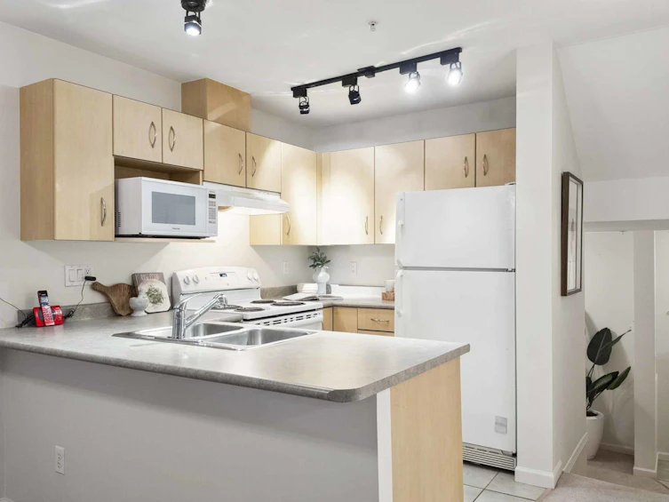 212-332 Lonsdale Avenue, North Vancouver, BC, V7M 3M5 - 5