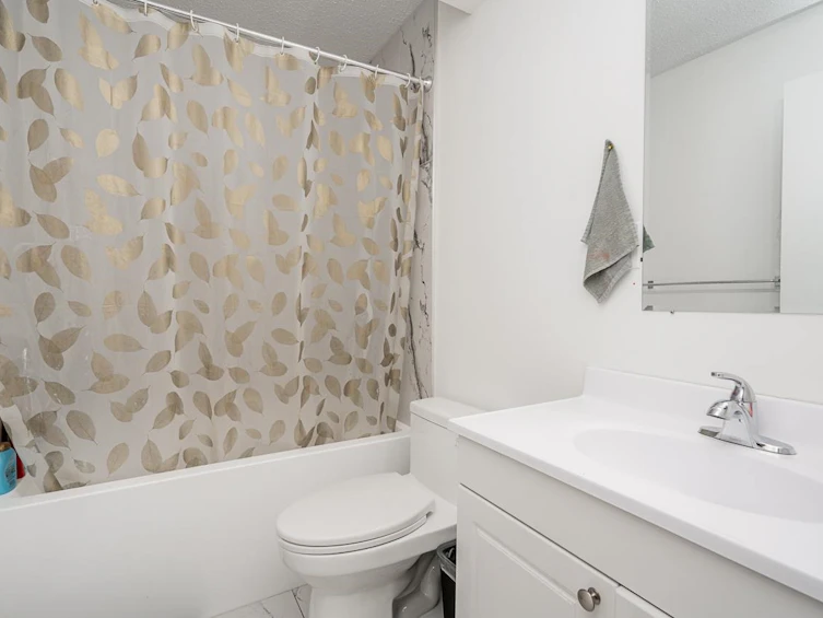 15672 99b Avenue, Surrey, BC, V4N 2W3 - 17