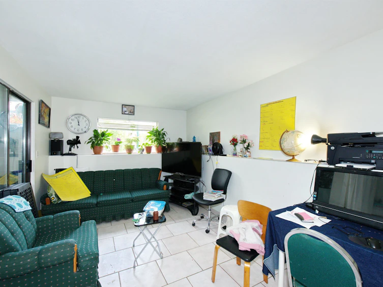10-856 E Broadway, Vancouver, BC, V5T 1Y1 - 2