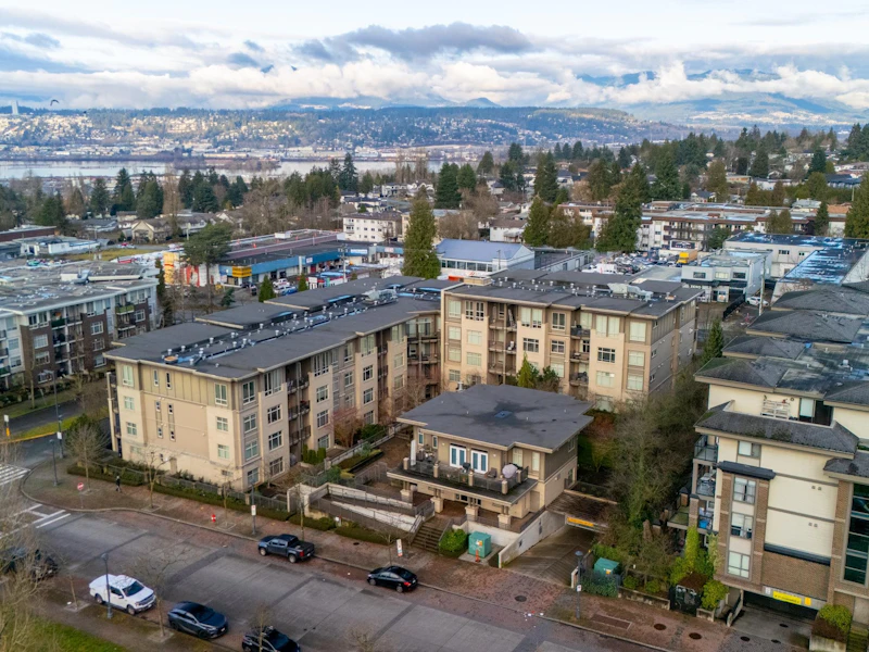 211 - 13468 King George Boulevard, Surrey BC V3T 0H5