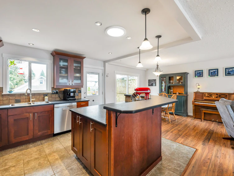 4860 201 Street, Langley, BC, V3A 1P4 - 9