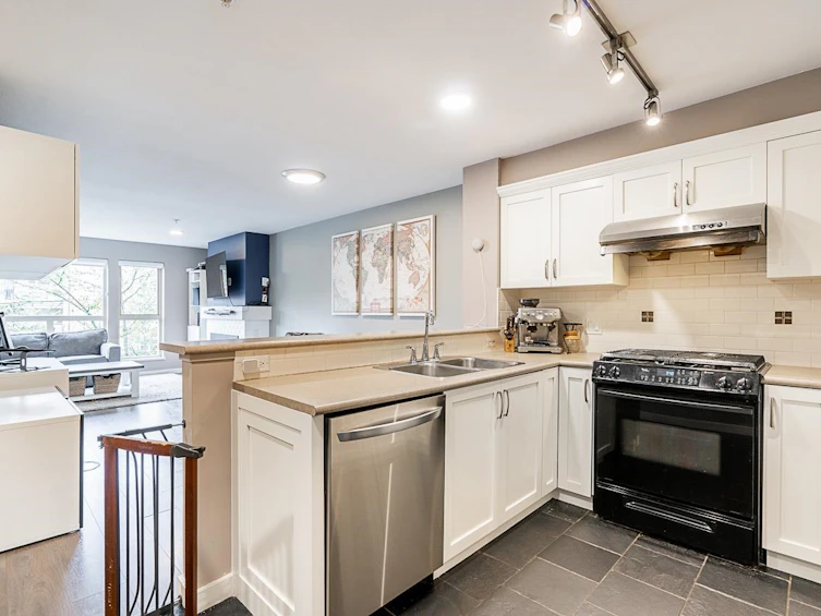 201-801 Klahanie Drive, Port Moody, BC, V3H 5K4 - 6