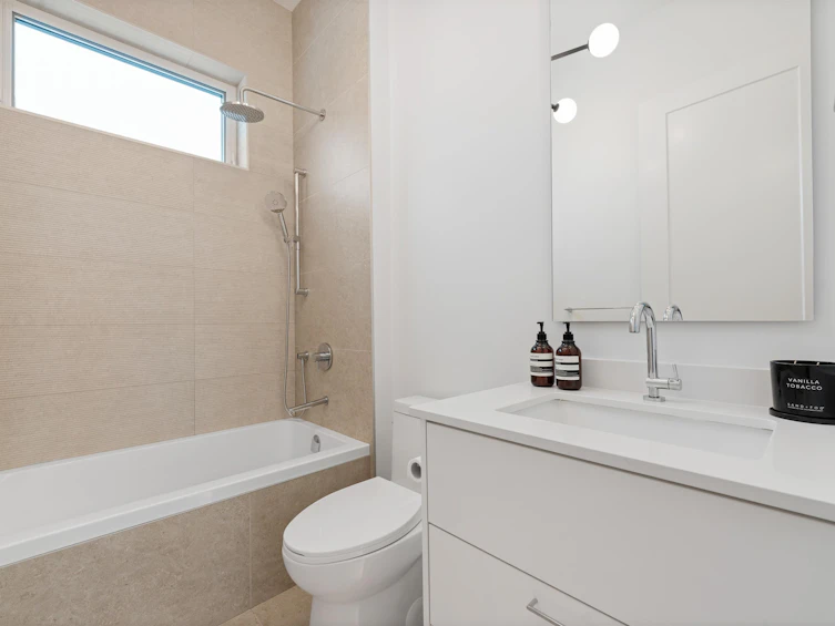 258 E 37th Avenue, Vancouver, BC, V5W 1E6 - 26