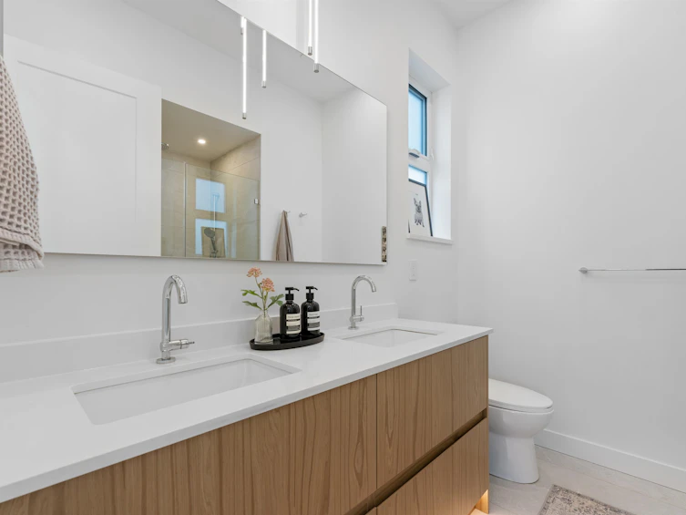 258 E 37th Avenue, Vancouver, BC, V5W 1E6 - 19