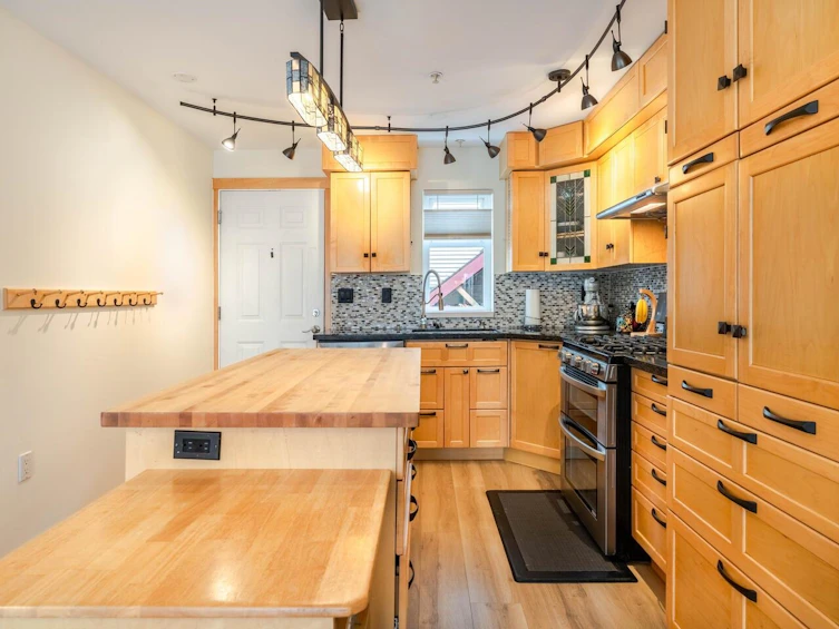 108-4272 Albert Street, Burnaby, BC, V5C 2E8 - 3