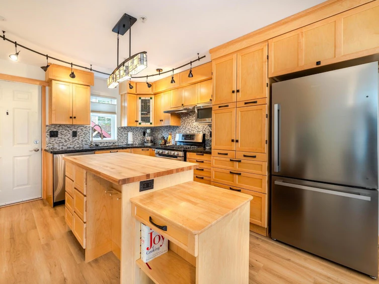 108-4272 Albert Street, Burnaby, BC, V5C 2E8 - 4