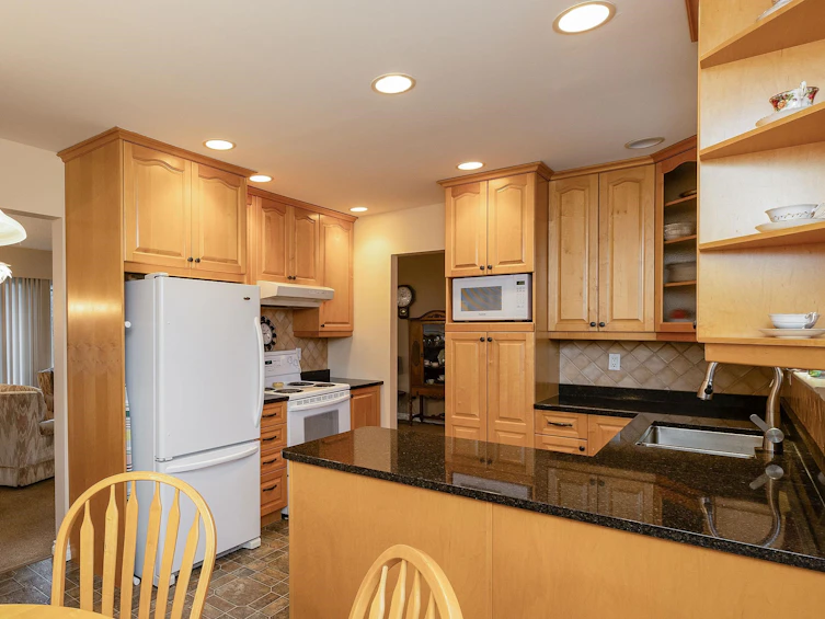 15613 18 Avenue, Surrey, BC, V4A 1X3 - 16
