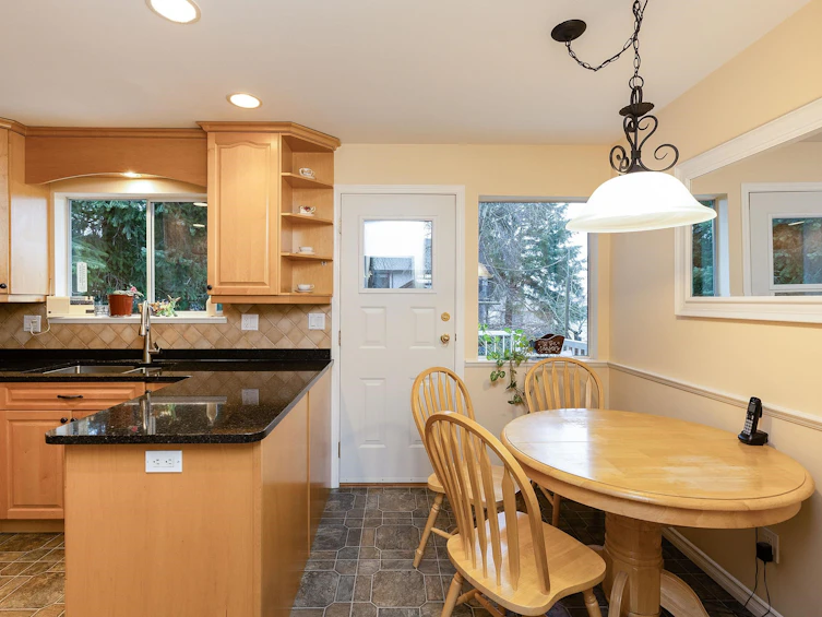 15613 18 Avenue, Surrey, BC, V4A 1X3 - 15