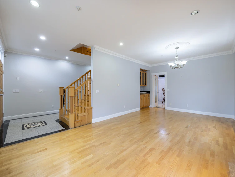 3311 44th E Avenue, Vancouver, BC, V5R 3B3 - 5
