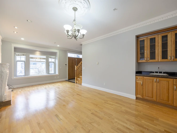 3311 44th E Avenue, Vancouver, BC, V5R 3B3 - 9