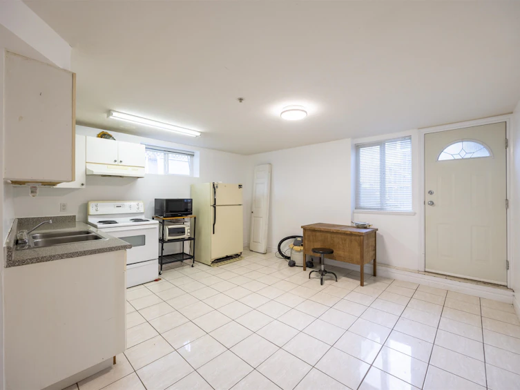 3311 44th E Avenue, Vancouver, BC, V5R 3B3 - 33