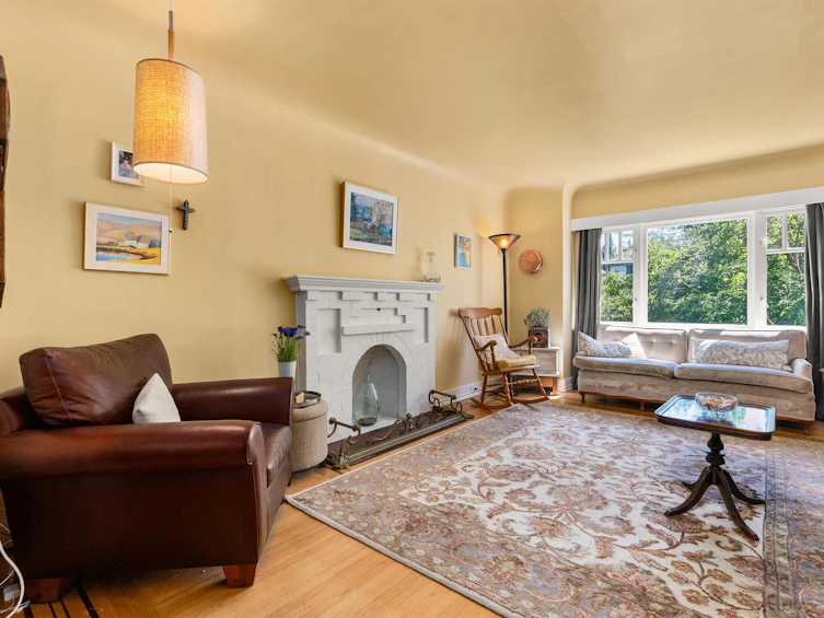 4533 W 8th Avenue, Vancouver, BC, V6R 2A4 - 2