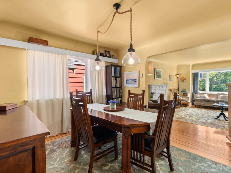4533 W 8th Avenue, Vancouver, BC, V6R 2A4 - 4
