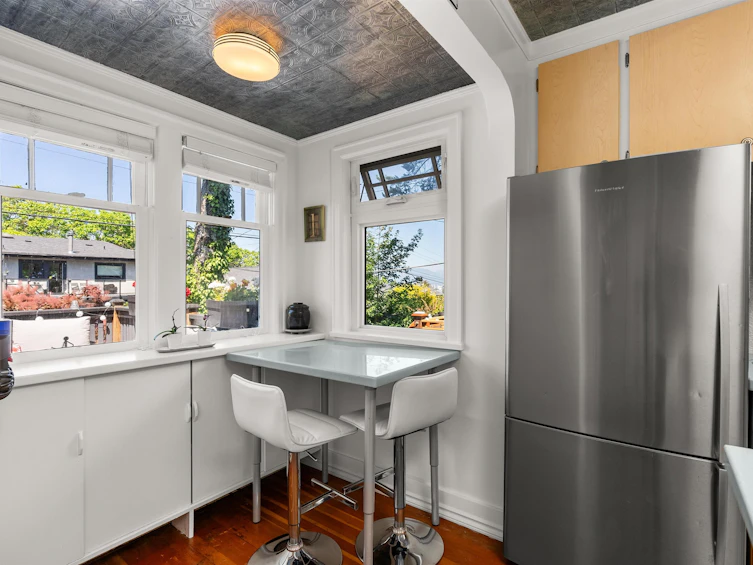 4533 W 8th Avenue, Vancouver, BC, V6R 2A4 - 6