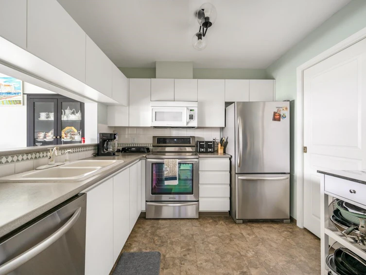208-8450 Jellicoe Street, Vancouver, BC, V5S 4S9 - 9
