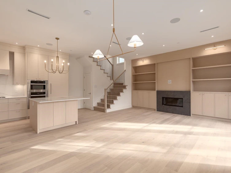 1-3165 W 14th Avenue, Vancouver, BC, V6K 2X9 - 2