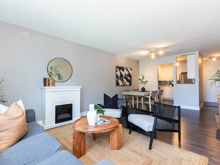 202-1526 George Street, Surrey, BC, V4B 4A5 - 2
