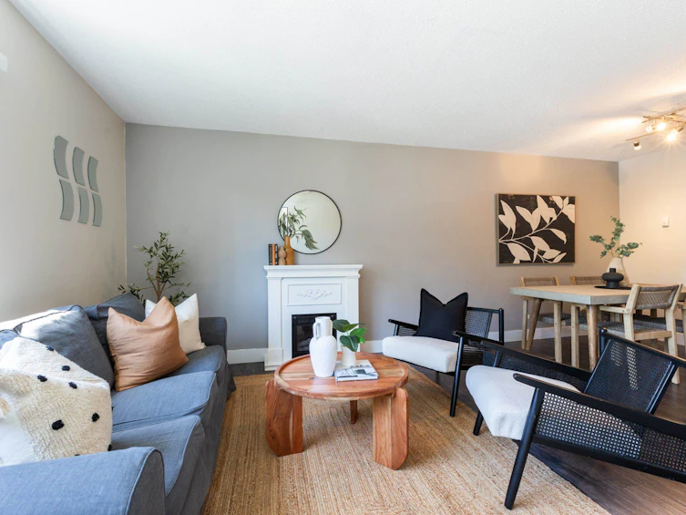202-1526 George Street, Surrey, BC, V4B 4A5