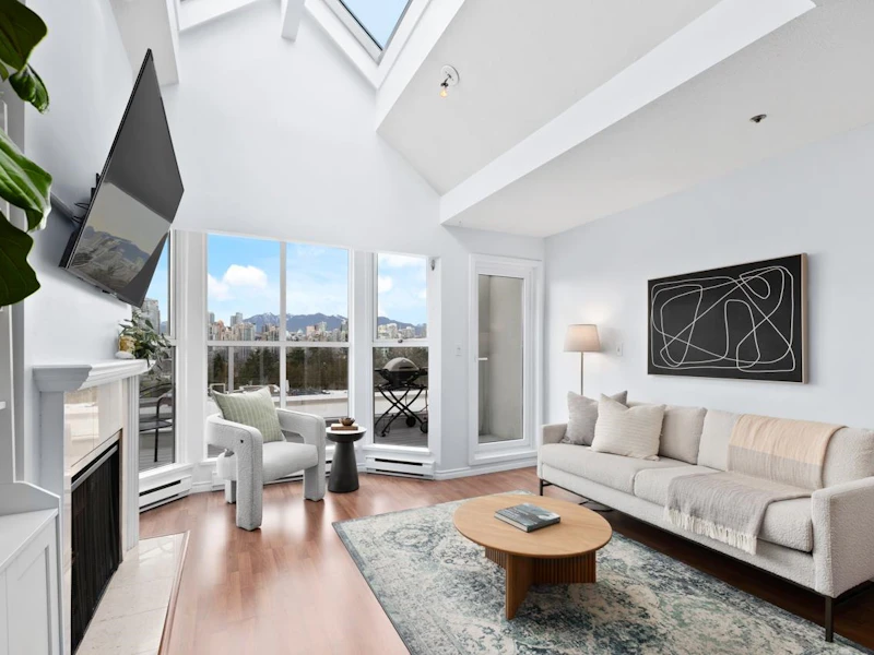 207 - 953 W 8th Avenue, Vancouver BC V5Z 1E4