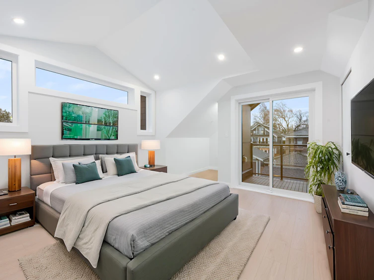 2050 E 22nd Avenue, Vancouver, BC, V5N 2R4 - 2