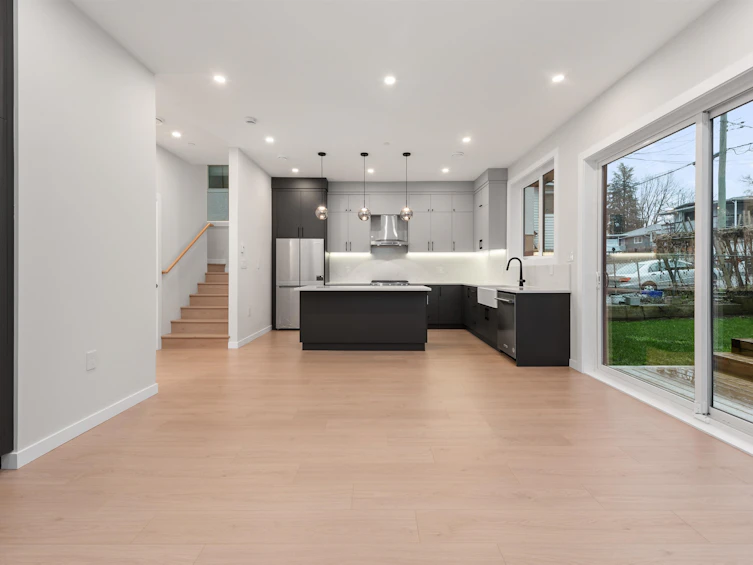 2050 E 22nd Avenue, Vancouver, BC, V5N 2R4 - 5