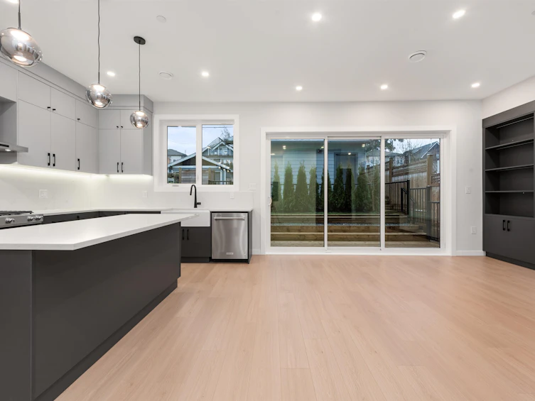 2050 E 22nd Avenue, Vancouver, BC, V5N 2R4 - 8