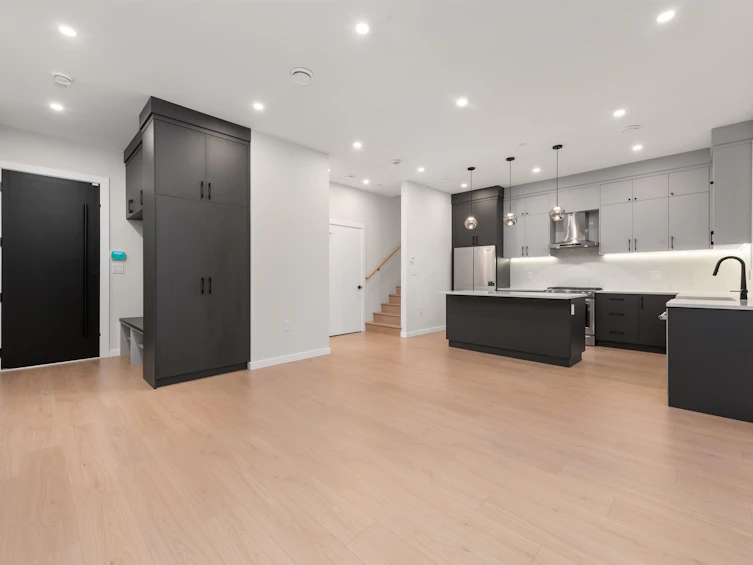 2050 E 22nd Avenue, Vancouver, BC, V5N 2R4 - 11
