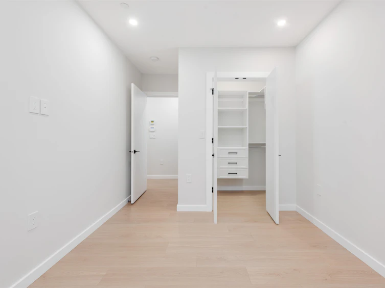 2050 E 22nd Avenue, Vancouver, BC, V5N 2R4 - 17