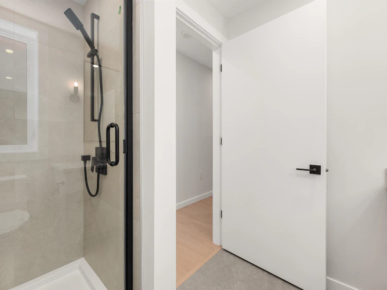 2050 E 22nd Avenue, Vancouver, BC, V5N 2R4 - 20