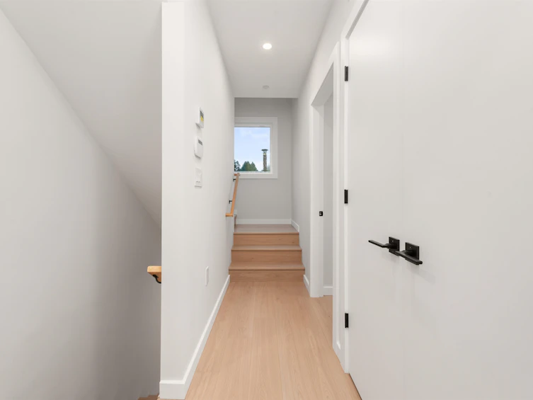 2050 E 22nd Avenue, Vancouver, BC, V5N 2R4 - 21