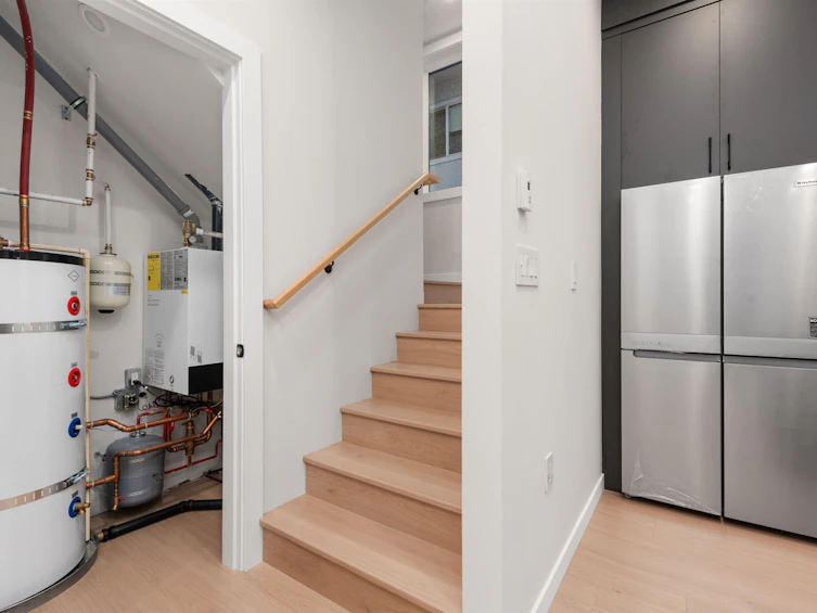 2050 E 22nd Avenue, Vancouver, BC, V5N 2R4 - 23