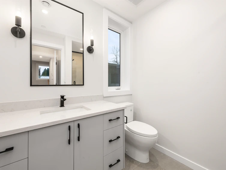 2050 E 22nd Avenue, Vancouver, BC, V5N 2R4 - 25