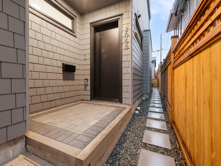 2050 E 22nd Avenue, Vancouver, BC, V5N 2R4 - 32