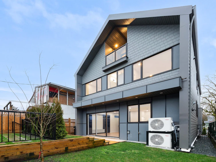 2050 E 22nd Avenue, Vancouver, BC, V5N 2R4 - 35