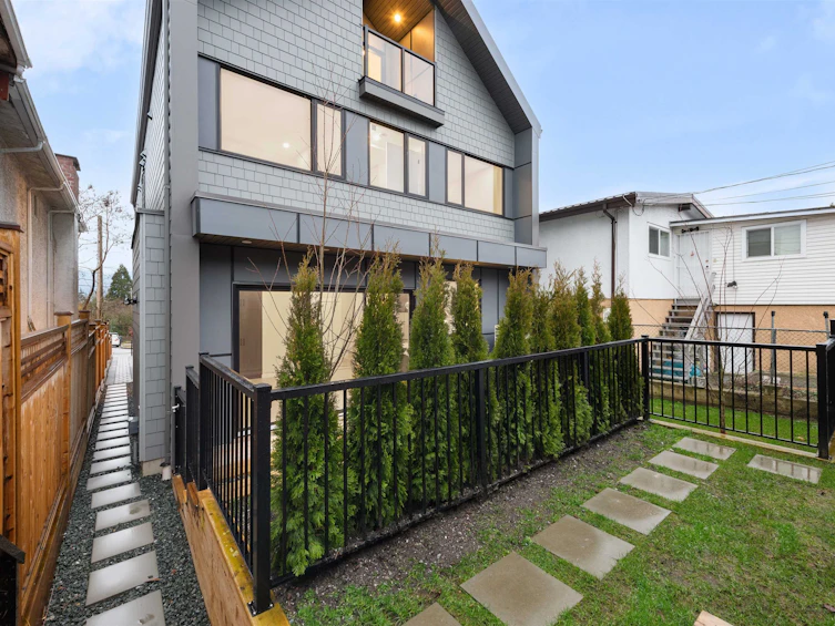 2050 E 22nd Avenue, Vancouver, BC, V5N 2R4 - 36