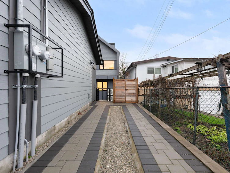 2050 E 22nd Avenue, Vancouver, BC, V5N 2R4 - 38