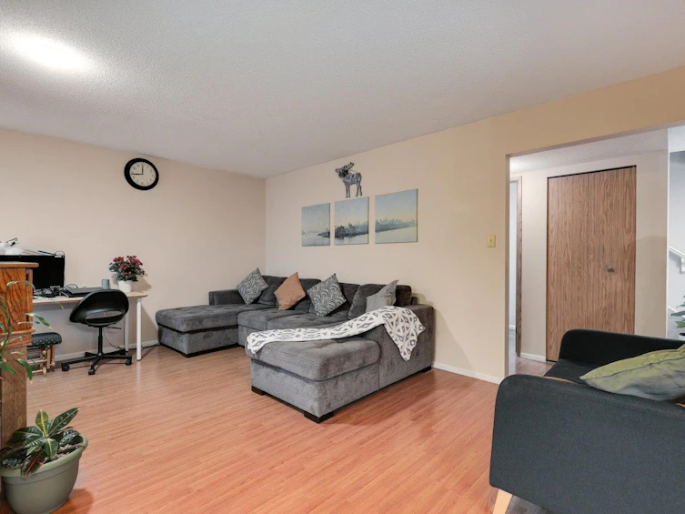 11982 90 Avenue, Delta, BC, V4C 3H6 - 3
