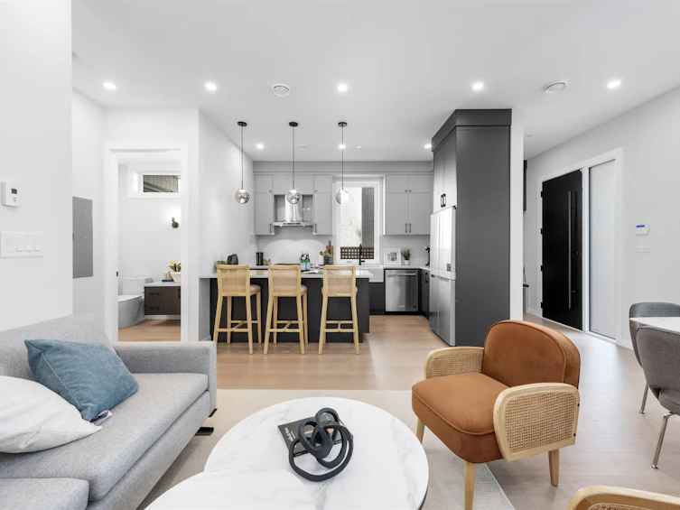 2052 E 22nd Avenue, Vancouver, BC, V5N 2R4 - 9