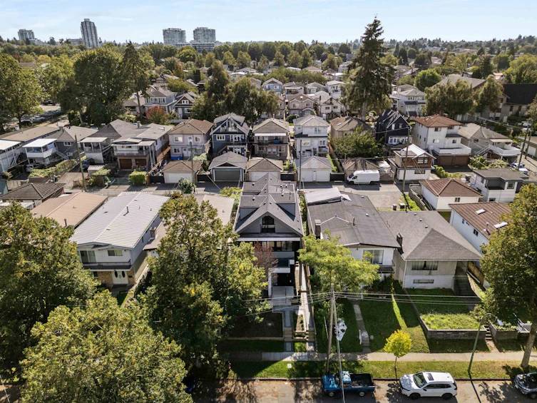 2052 E 22nd Avenue, Vancouver, BC, V5N 2R4 - 38