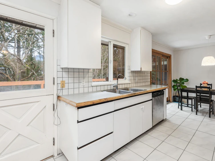 1468 Ross Road, North Vancouver, BC, V7J 1V2 - 12