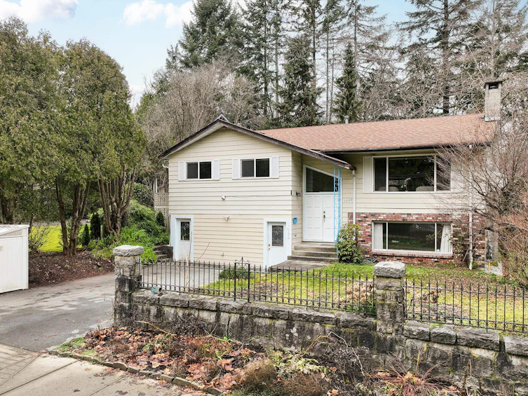 1468 Ross Road, North Vancouver, BC, V7J 1V2