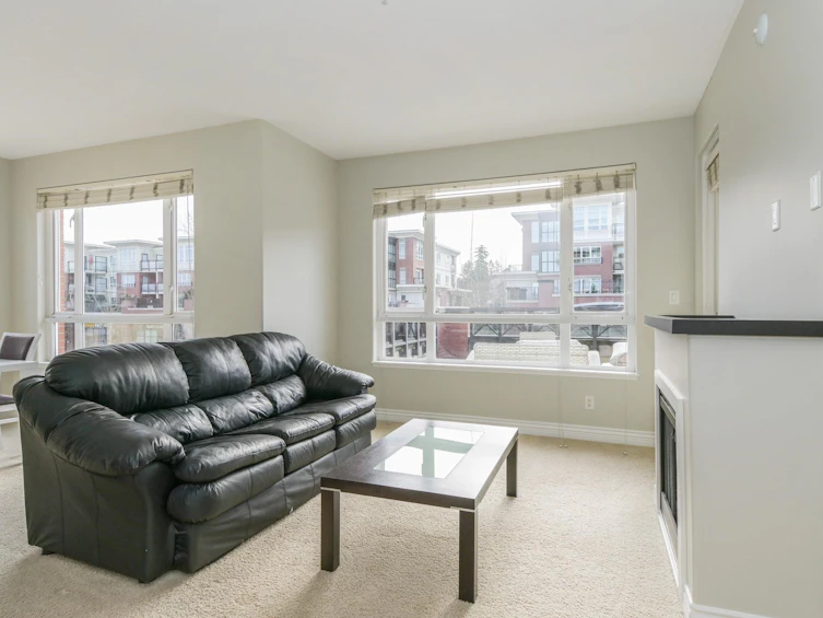 213-2970 King George Boulevard, Surrey, BC, V4P 0E6 - 2